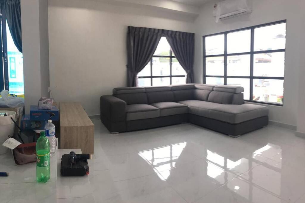 22Pax :Taman Pelangi Party House Nearby Midvelly Villa Johor Bahru Eksteriør bilde